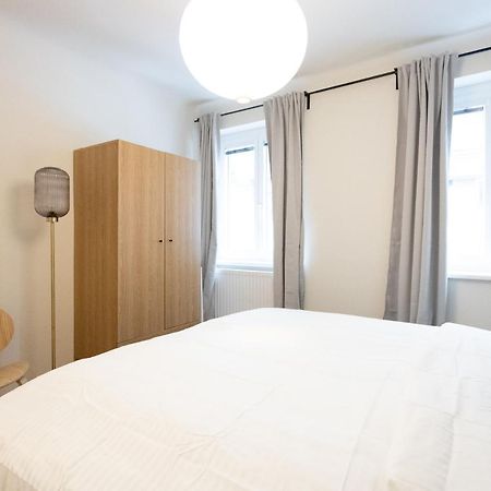 Chic 1-Bed Apt By Canal Walk To Historic Centre Wina Bagian luar foto