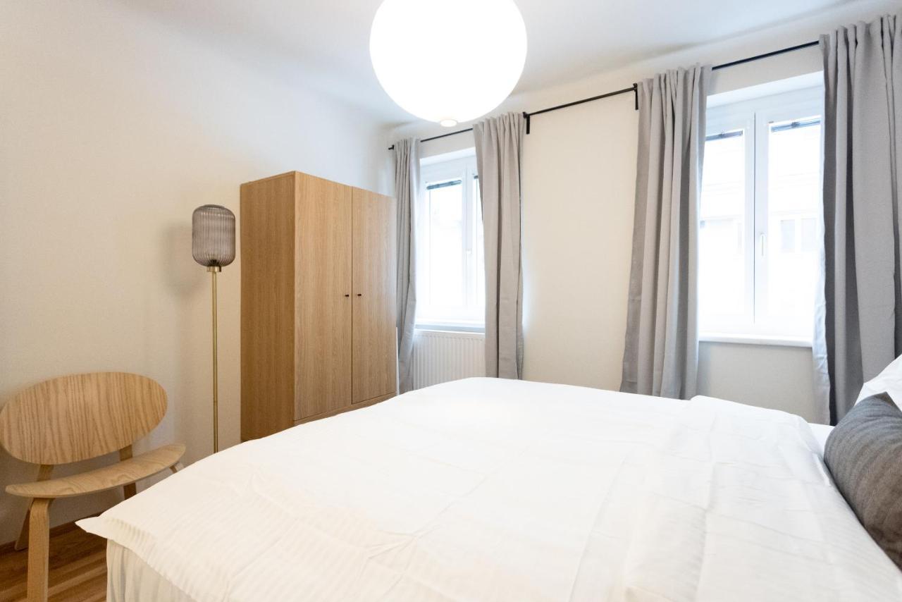 Chic 1-Bed Apt By Canal Walk To Historic Centre Wina Bagian luar foto