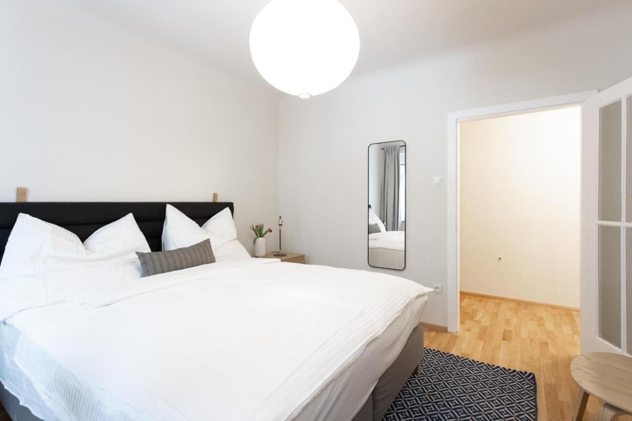 Chic 1-Bed Apt By Canal Walk To Historic Centre Wina Bagian luar foto