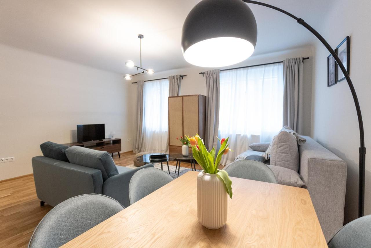 Chic 1-Bed Apt By Canal Walk To Historic Centre Wina Bagian luar foto