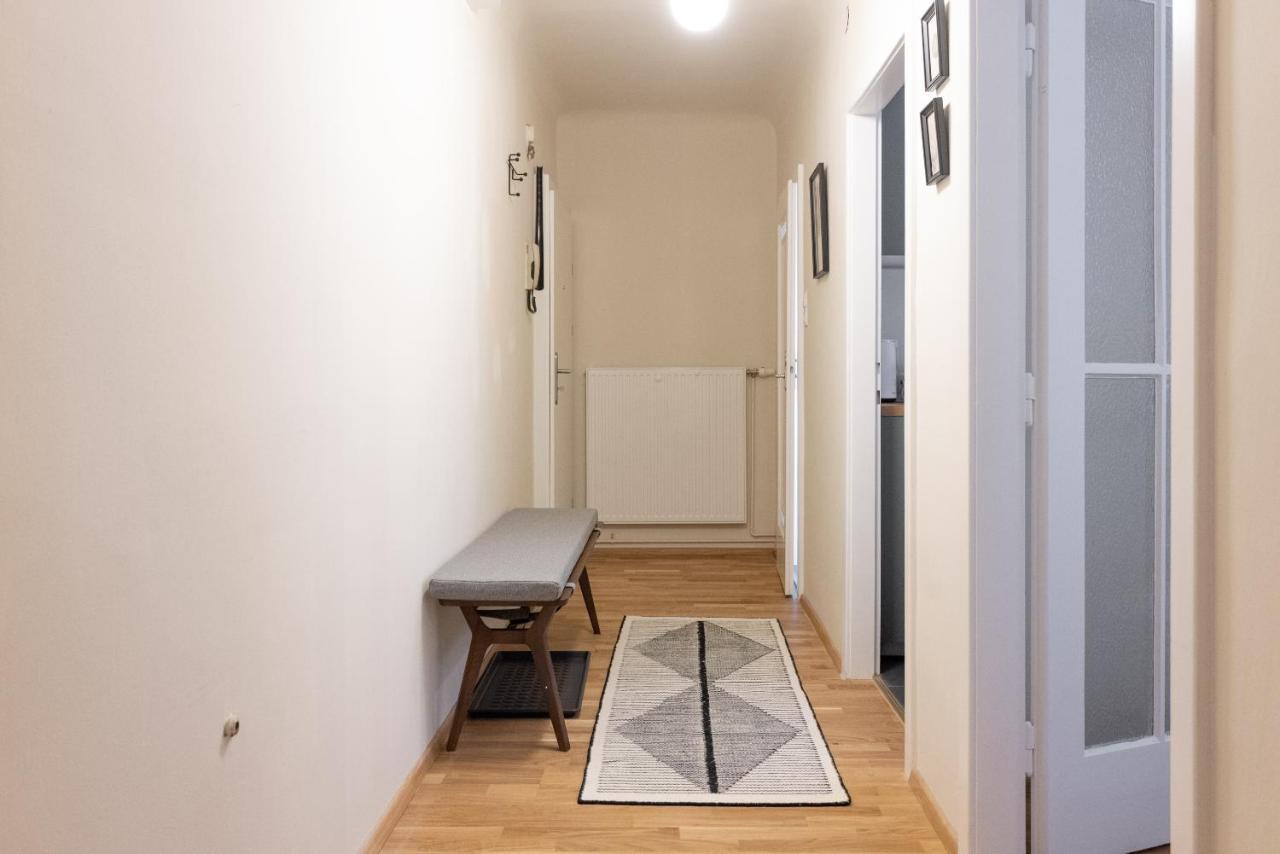 Chic 1-Bed Apt By Canal Walk To Historic Centre Wina Bagian luar foto